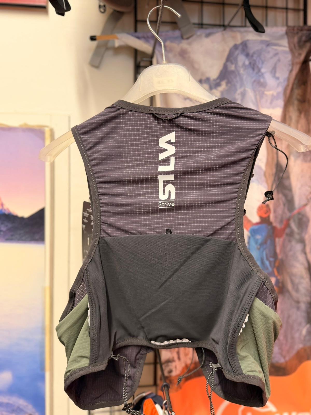 Gilet d'hydratation Silva Strive Fly Vest kaki, vue de dos